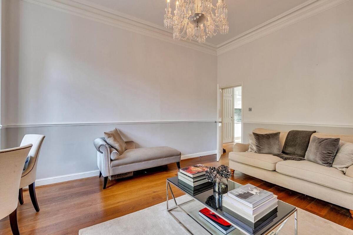 ロンドンLuxury Kensington Flat - Private Garden - Tube 4 Min Walkアパートメント エクステリア 写真